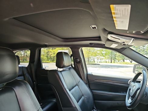 Used 2020 Jeep Grand Cherokee Limited AWD/4WD image 12