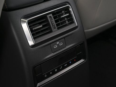 Used 2024 MAZDA CX-90 Plug-In Hybrid w/ Premium Pkg image 37