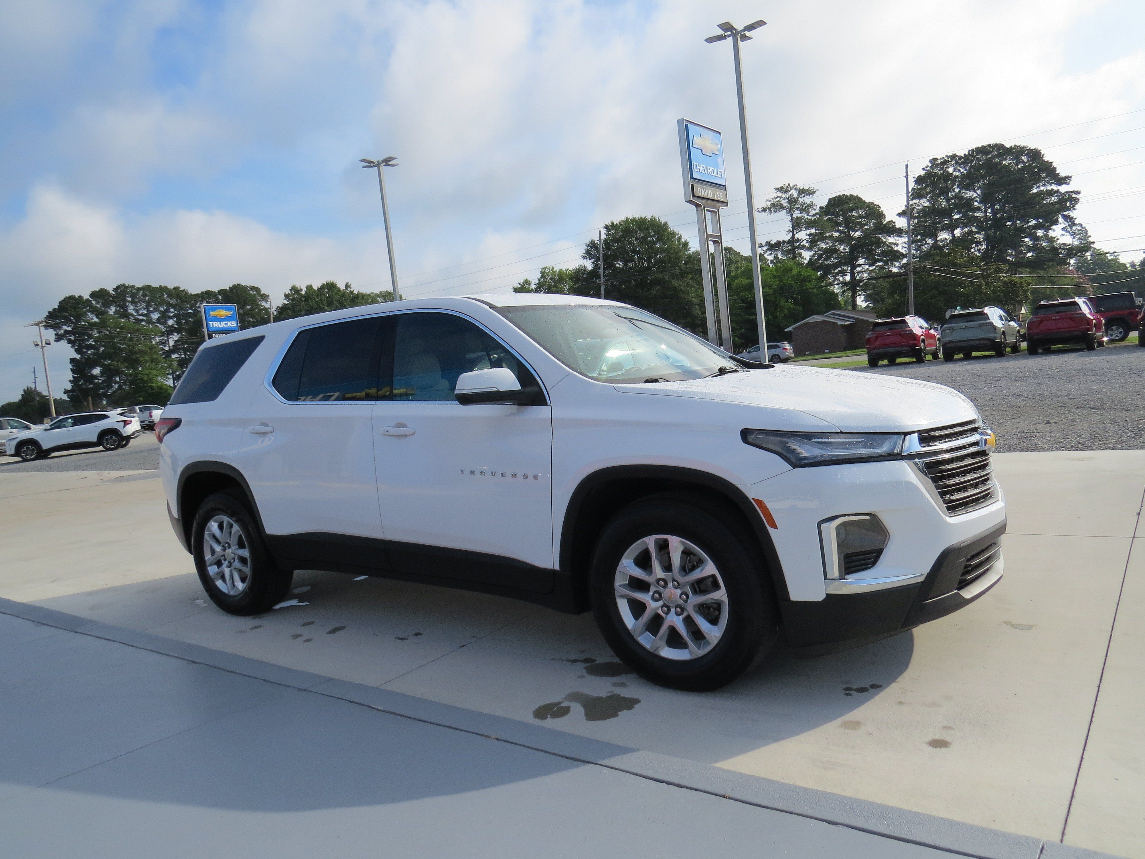 Used 2023 Chevrolet Traverse LS AWD/4WD image 6