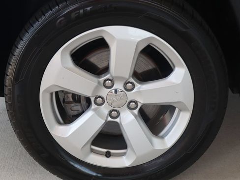 Used 2018 Jeep Compass Latitude AWD/4WD image 5