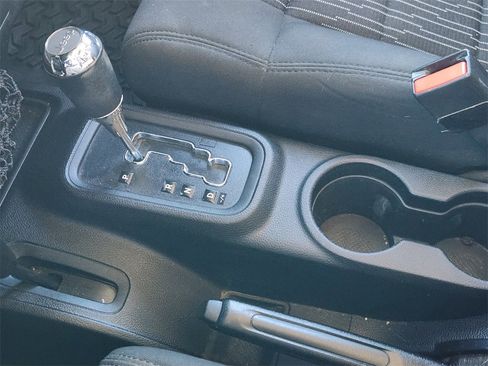 Used 2012 Jeep Wrangler Unlimited Sport image 19