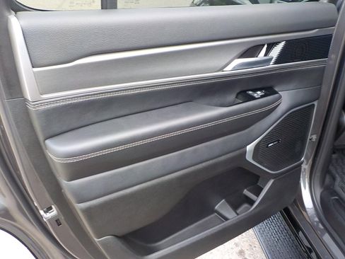 Used 2025 Jeep Wagoneer Series II image 14