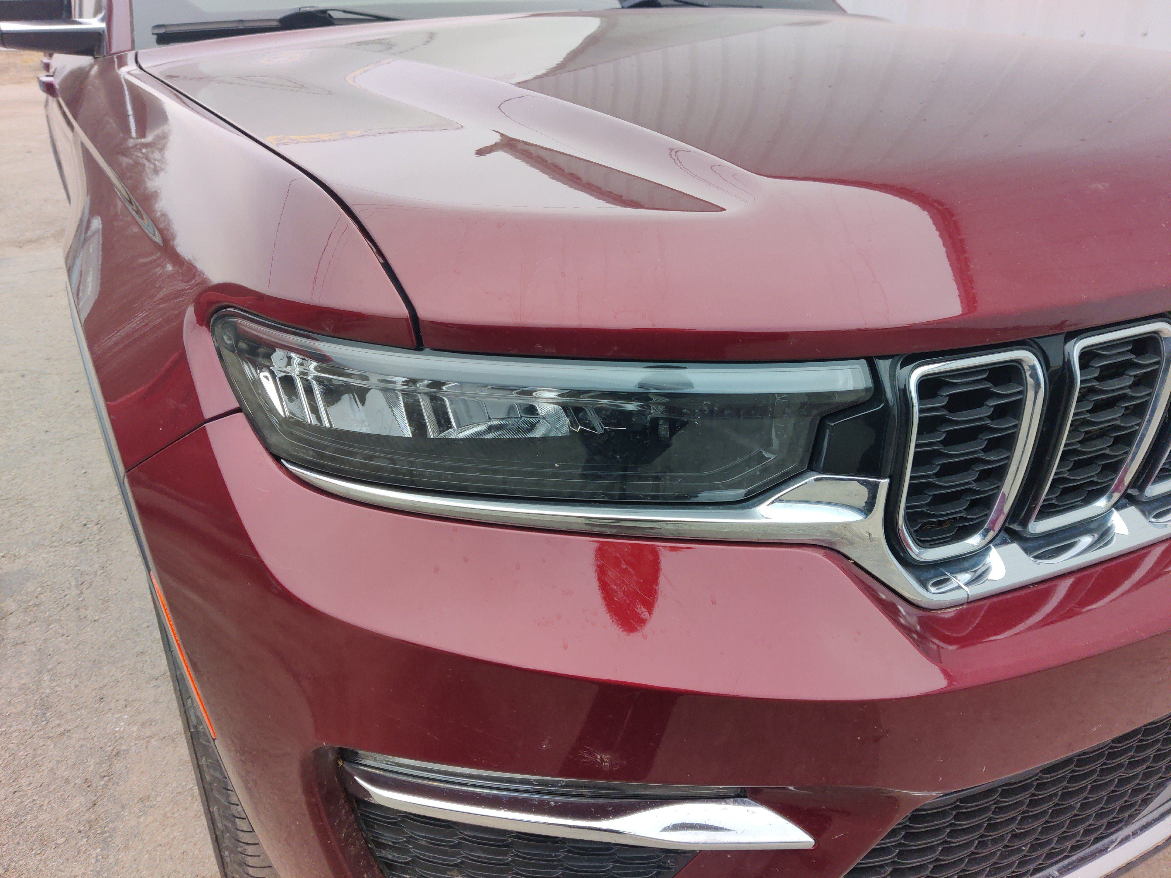 Used 2023 Jeep Grand Cherokee Limited AWD/4WD image 4