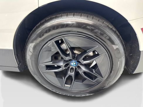 Used 2024 BMW iX xDrive50 w/ Convenience Package AWD/4WD image 86