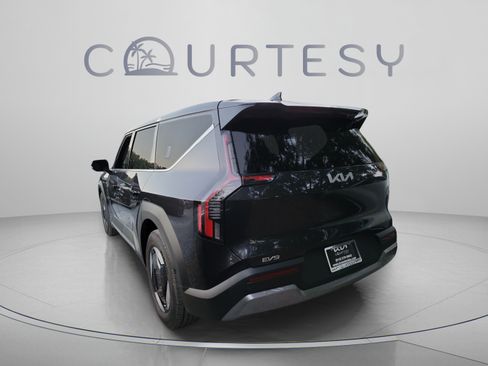 New 2026 Kia EV9 Light RWD image 2