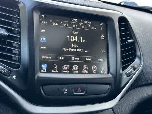 Used 2017 Jeep Cherokee Trailhawk w/ Comfort/Convenience Group image 19