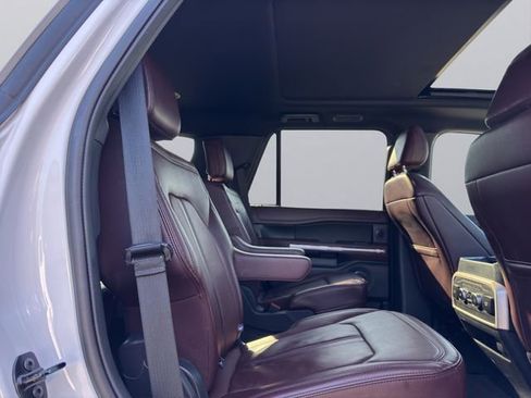 Used 2024 Ford Expedition Limited image 19