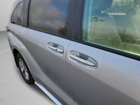Certified 2024 Toyota Sienna XLE image 18