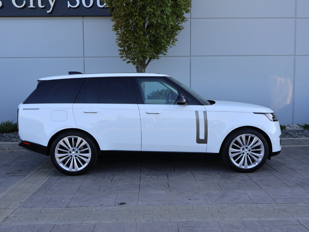 Used 2024 Land Rover Range Rover SE AWD/4WD image 5