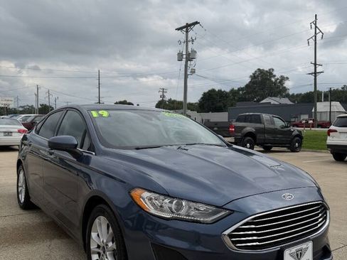 Used 2019 Ford Fusion SE FWD image 1