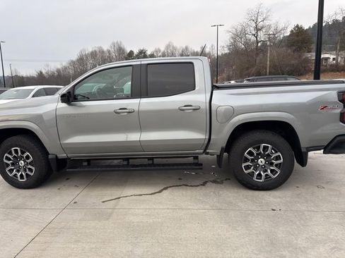 Used 2024 Chevrolet Colorado Z71 w/ Z71 Convenience Package 2 image 11