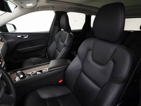 Used 2024 Volvo XC60 B5 Plus image 11