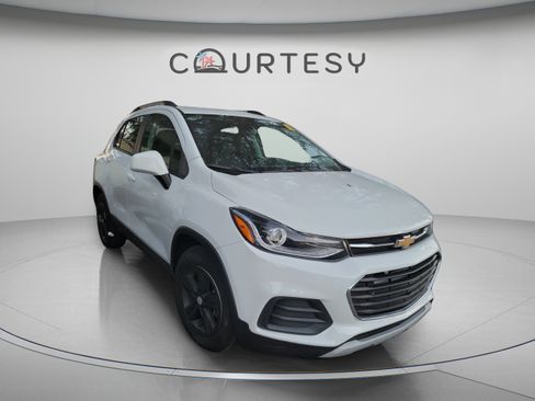 Used 2021 Chevrolet Trax LT FWD image 26