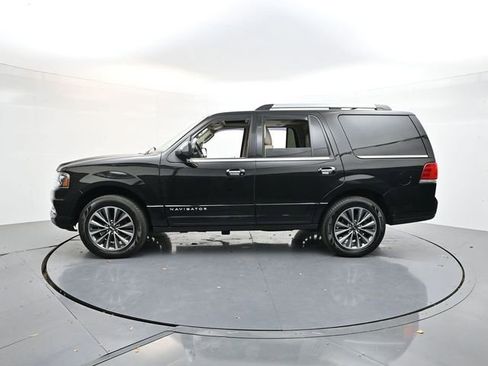 Used 2017 Lincoln Navigator Select image 4