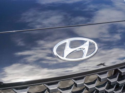 Certified 2023 Hyundai Kona SEL w/ Convenience Package image 11