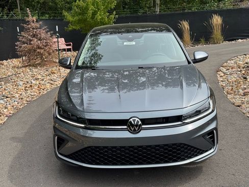 New 2025 Volkswagen Jetta SE image 8
