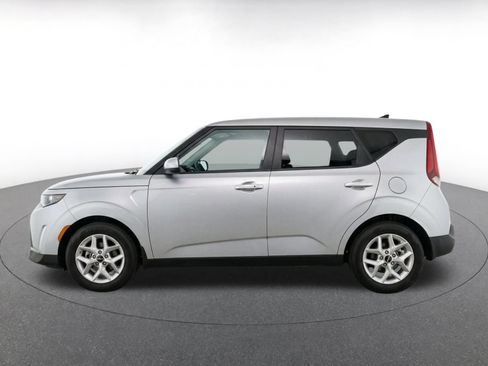 Used 2025 Kia Soul LX w/ LX Technology Package FWD image 7