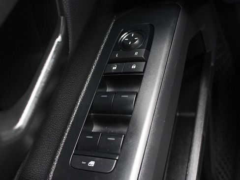 Used 2025 Toyota Tacoma SR5 AWD/4WD image 21
