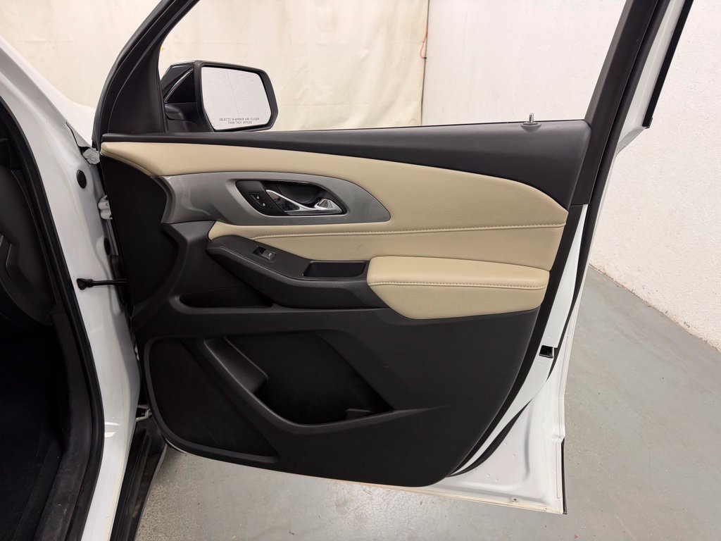 Used 2022 Chevrolet Traverse LS AWD/4WD image 10