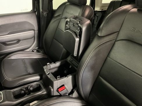 Used 2021 Jeep Wrangler Unlimited Sahara w/ Cold Weather Group AWD/4WD image 32