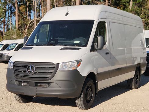 Used 2025 Mercedes-Benz Sprinter 3500 image 4