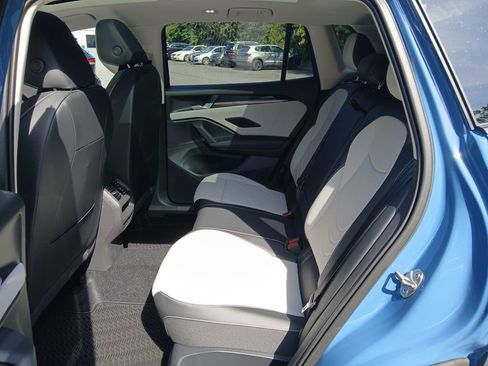 New 2025 Volkswagen Tiguan SE image 24