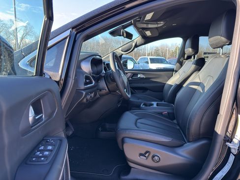 New 2026 Chrysler Voyager LX image 10