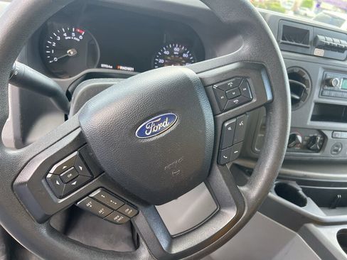 Used 2022 Ford E-350 and Econoline 350 Super Duty image 18