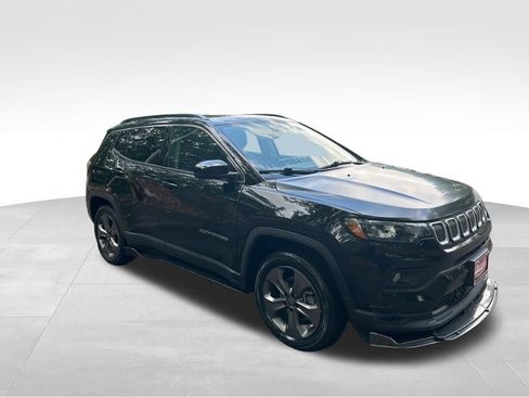 Used 2022 Jeep Compass Latitude w/ Sun and Sound Group AWD/4WD image 8