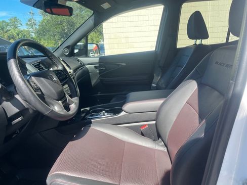 Used 2025 Honda Ridgeline Black Edition image 11