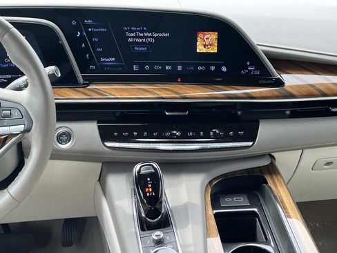 Used 2024 Cadillac Escalade Sport Platinum w/ LPO, ONYX Package image 16