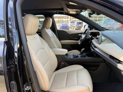 Used 2024 Cadillac XT4 Luxury w/ Cold Weather Package FWD image 28