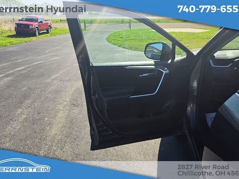 Used 2022 Toyota RAV4 XLE w/ Convenience Package AWD/4WD image 13