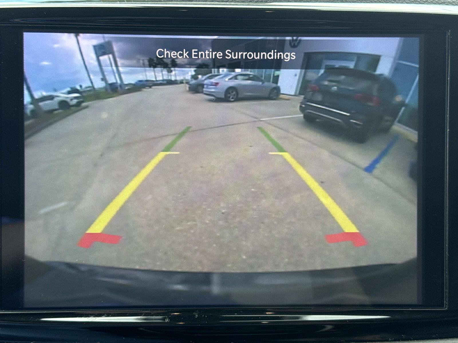 Used 2024 Chrysler Pacifica Touring-L FWD image 26