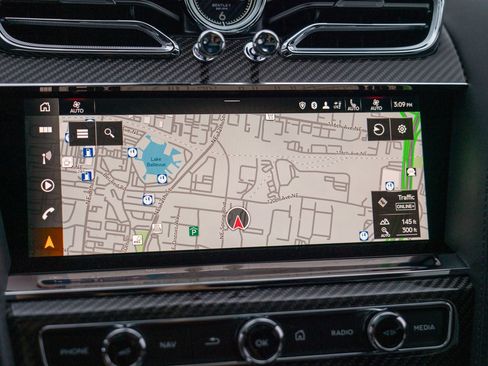 Used 2022 Bentley Bentayga image 18