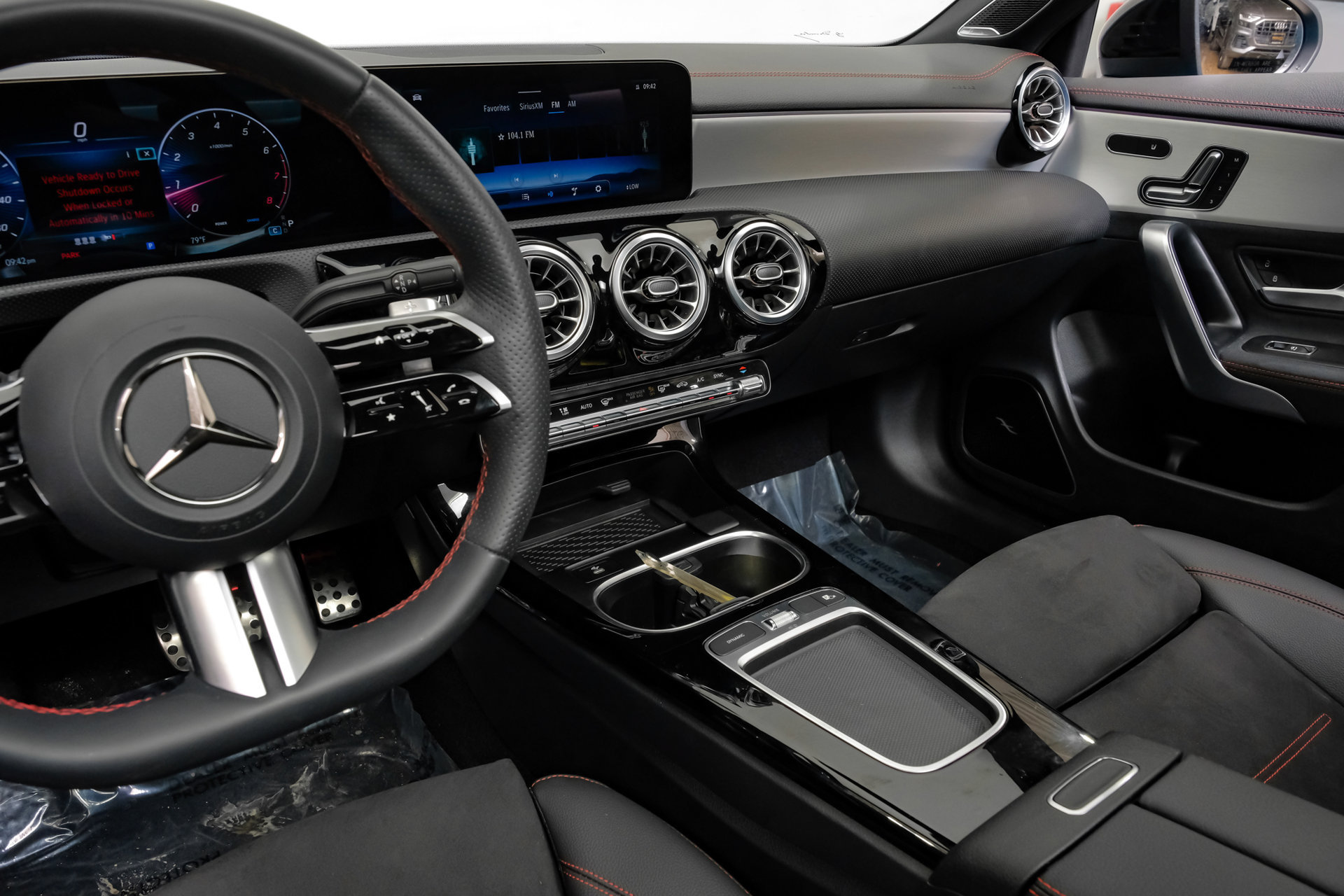 Used 2025 Mercedes-Benz CLA 250 w/ AMG Night Package image 27
