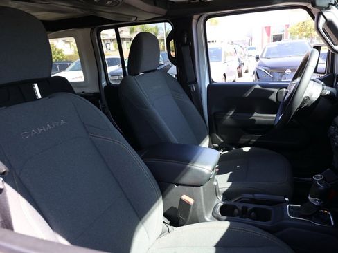 Used 2024 Jeep Wrangler Sahara image 21