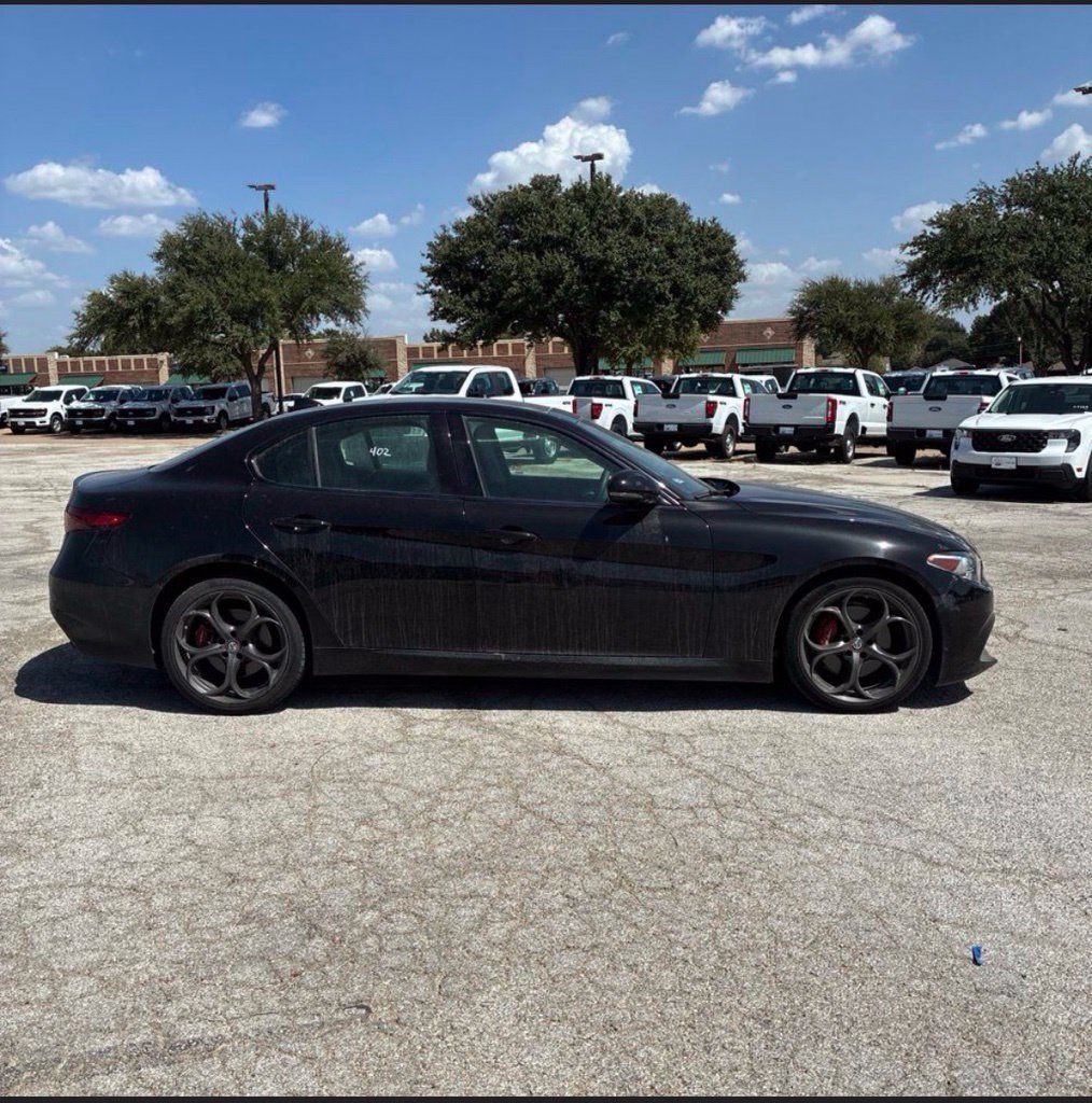 Used 2018 Alfa Romeo Giulia Ti Sport w/ Quick Order Package 22S Sport AWD/4WD image 7