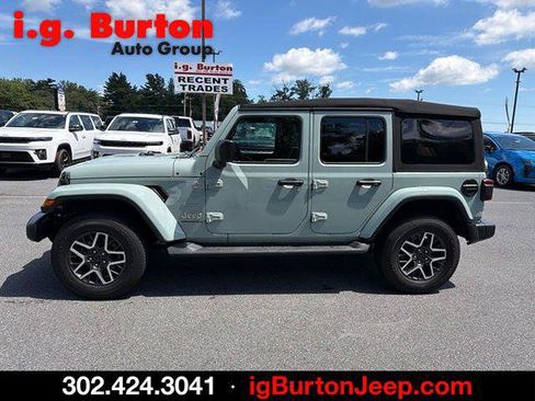 Certified 2024 Jeep Wrangler Unlimited Sahara w/ Technology Group AWD/4WD image 6