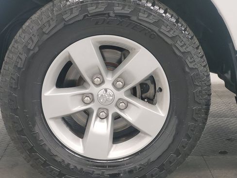 Used 2020 RAM 1500 Classic SLT w/ Luxury Group RWD image 31