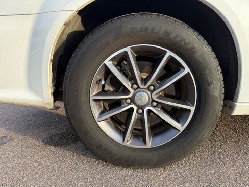 Used 2017 Dodge Grand Caravan SXT image 9