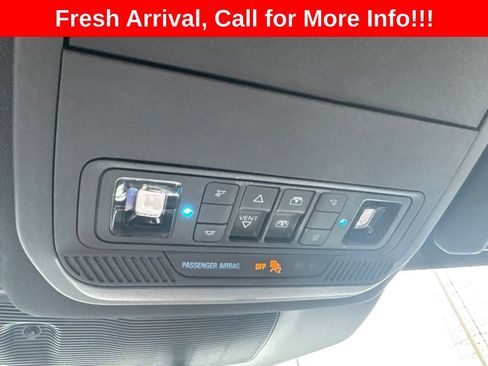 Used 2024 Ford Explorer Platinum w/ Technology Package AWD/4WD image 8