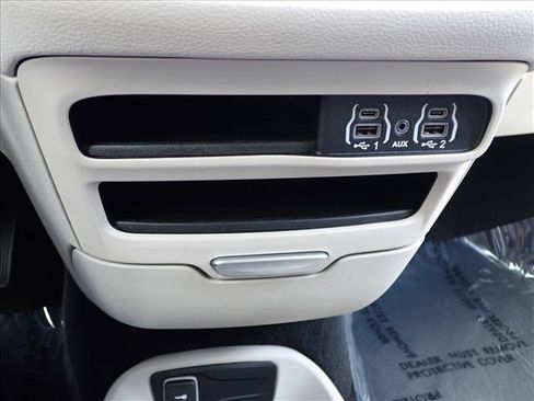Used 2023 Chrysler Pacifica Touring-L FWD image 23