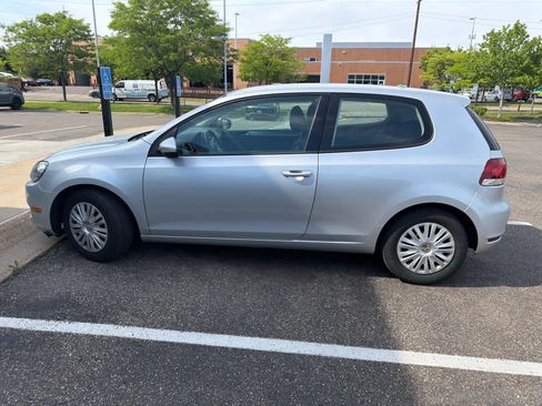 Used 2012 Volkswagen Golf 2-Door FWD image 4
