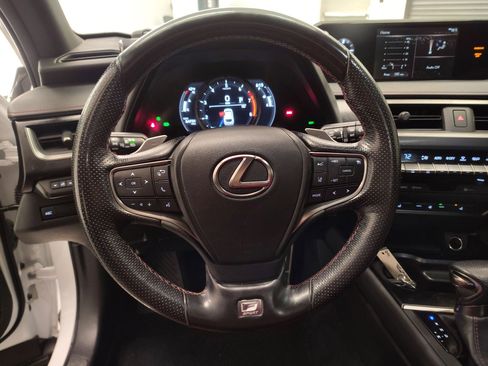 Used 2019 Lexus UX 200 image 21