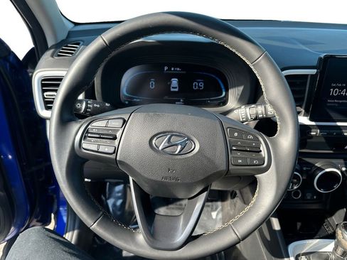 Used 2023 Hyundai Venue Limited image 12