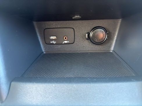 Used 2023 Subaru Forester Base image 38