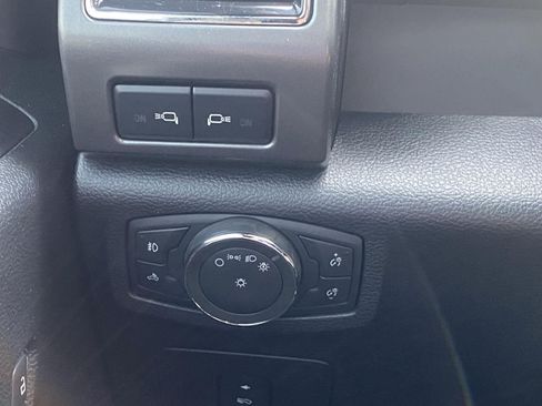 Used 2017 Ford F150 XLT w/ Equipment Group 302A Luxury AWD/4WD image 19