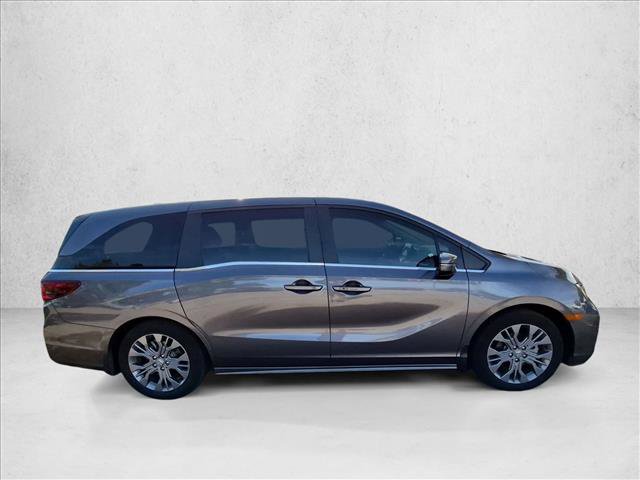 Used 2025 Honda Odyssey Touring image 4