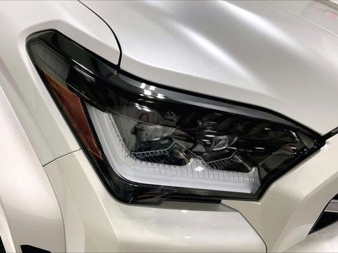 Used 2025 Toyota 4Runner Limited AWD/4WD image 28